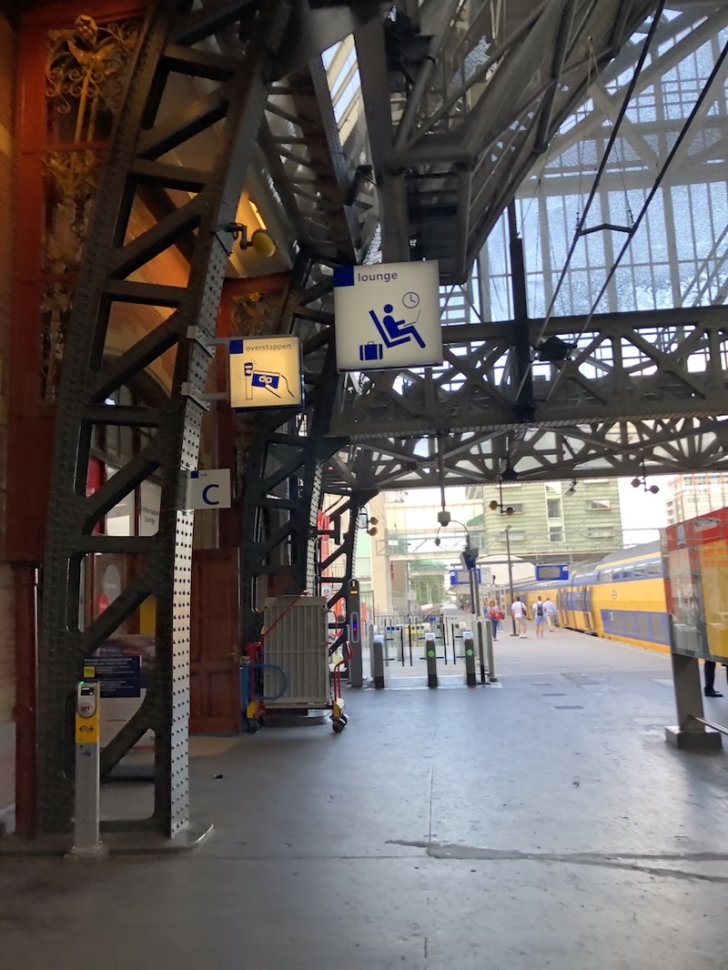 Finding the First Class Lounge at Amsterdam Centraal Station